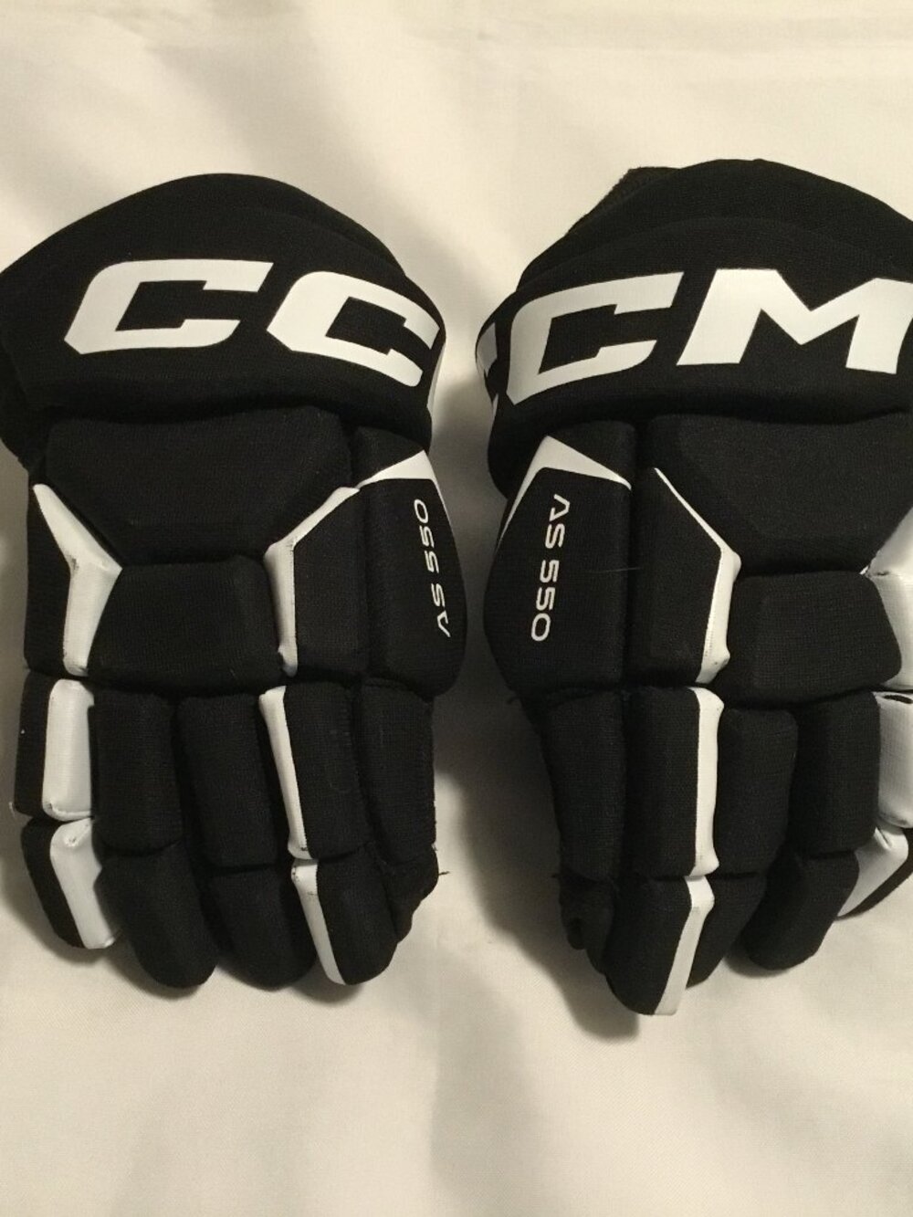 CCM Tacks AS 550 Hockey Gloves Youth 11 " Size 8 Black/White